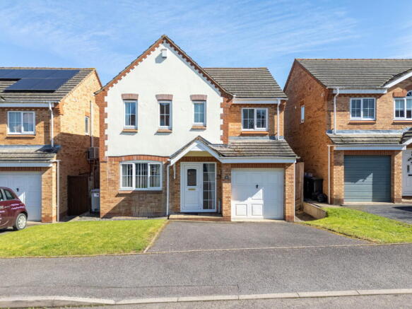 4 bed property, in Sapphire Close, £350,000
