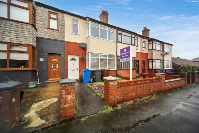 2 bed property, in North Street, £120,000