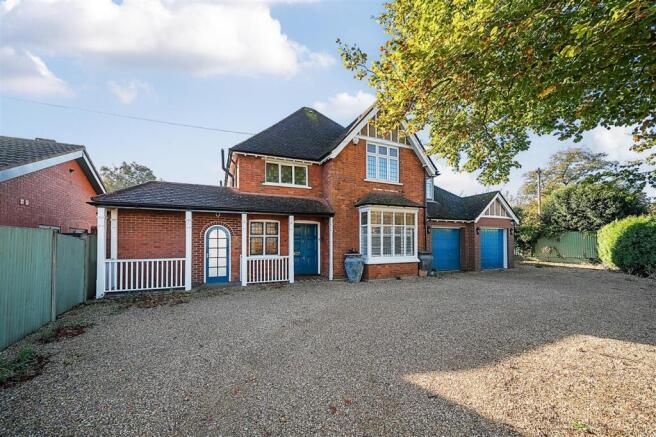 3 bed property, in Goldington Road, £760,000