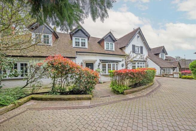 5 bed property, in Cockcrow Hill, £2,200,000