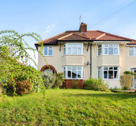 3 bed property, in Oakland Avenue, £325,000