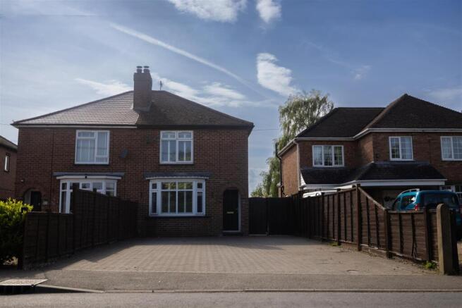 3 bed property, in Rotten Row, £260,000