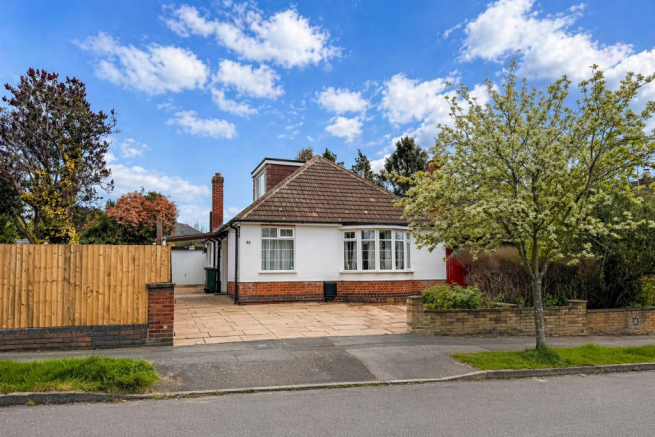 3 bed property, in Greendale Road, £340,000