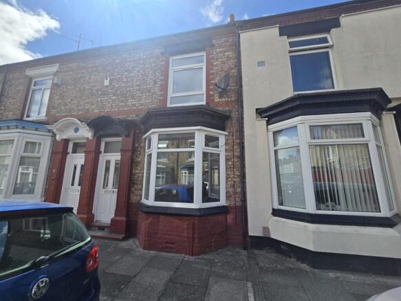 2 bed property, in Kensington Road, £105,000