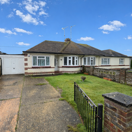 2 bed property, in Northern Avenue, £300,000