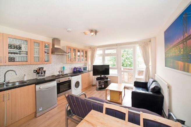 4 bed property, in Paynes Walk, £500,000