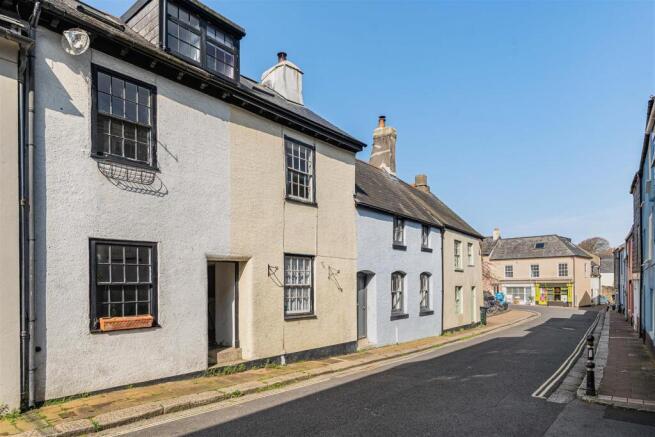 2 bed property, in Leechwell Street, £260,000