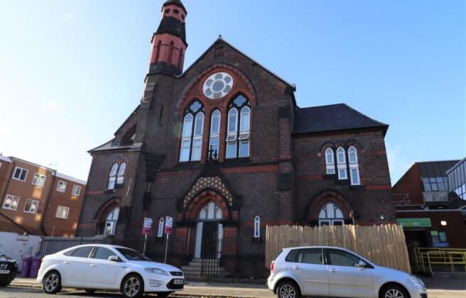 2 bed property, in High Park Street, £85,000
