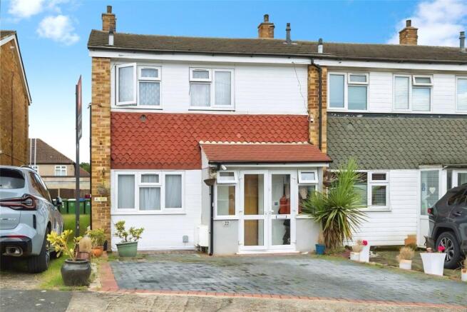 4 bed property, in Dorothy Evans Close, £500,000