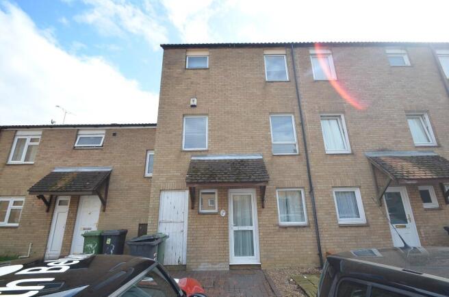 5 bed property, in Bringhurst, £215,000