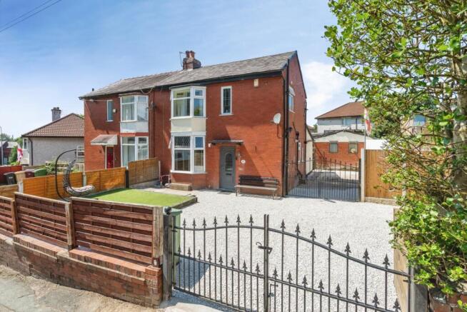 3 bed property, in Stephens Street, £210,000