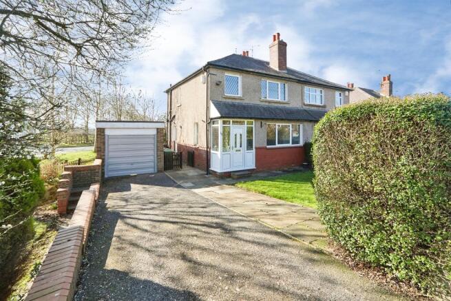 3 bed property, in New Road Side, £280,000