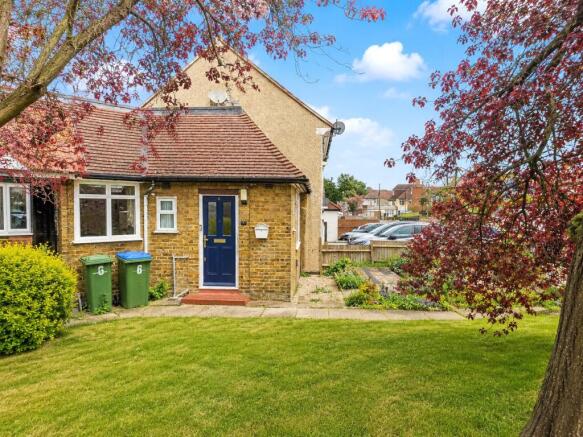 1 bed property, in Hargood Road, £250,000