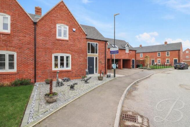 3 bed property, in Boundary Way, £290,000