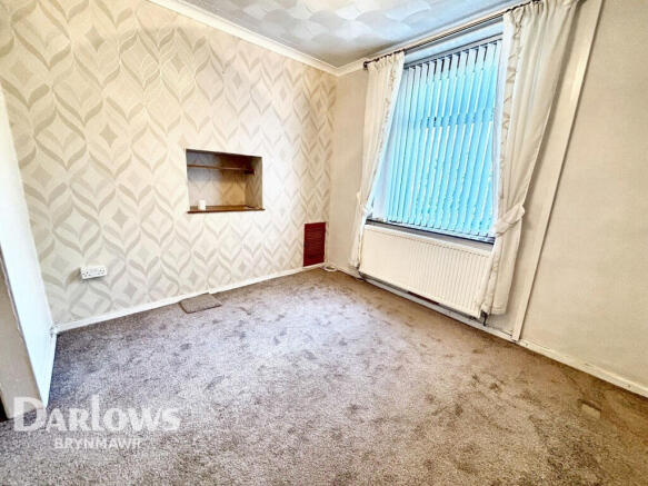 2 bed property, in Garn Terrace, £95,000