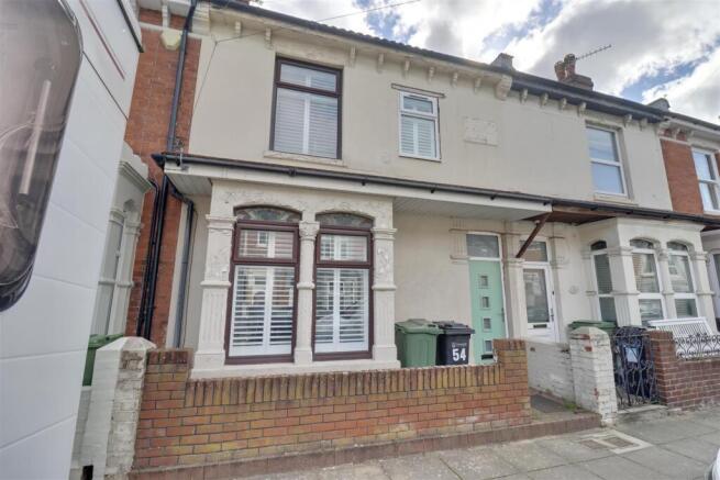 3 bed property, in Folkestone Road, £290,000