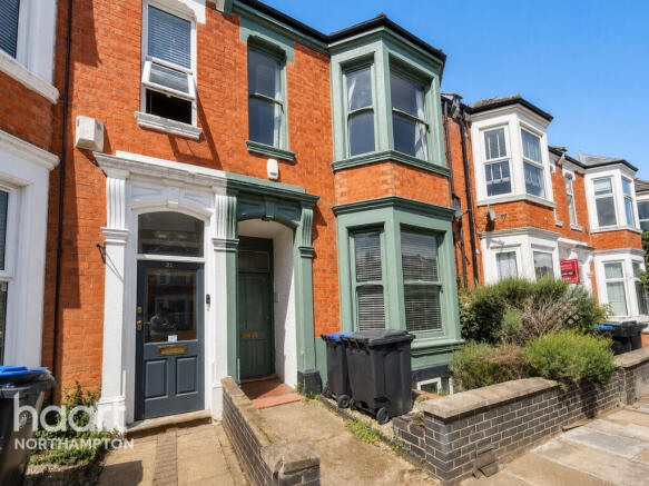 3 bed property, in Birchfield Road, £200,000