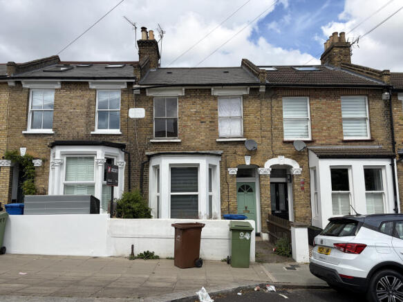 2 bed property, in 52A Avondale Rise, £450,000