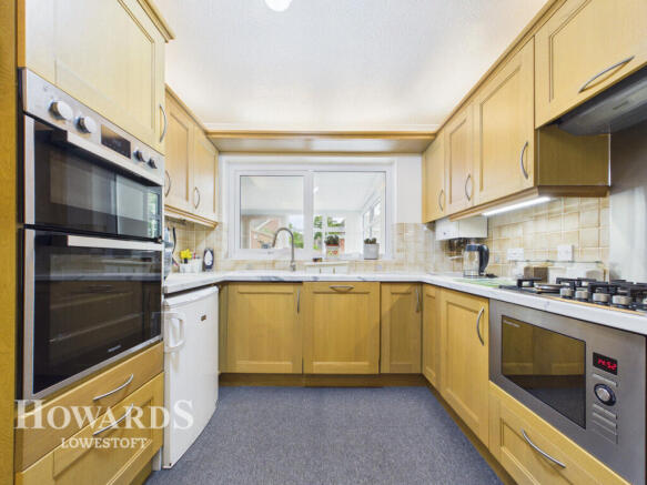 4 bed property, in Renoir Place, £415,000
