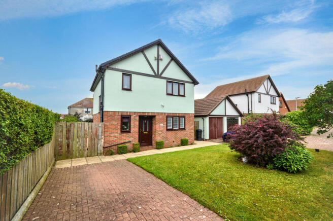 3 bed property, in Megstone Close, £350,000