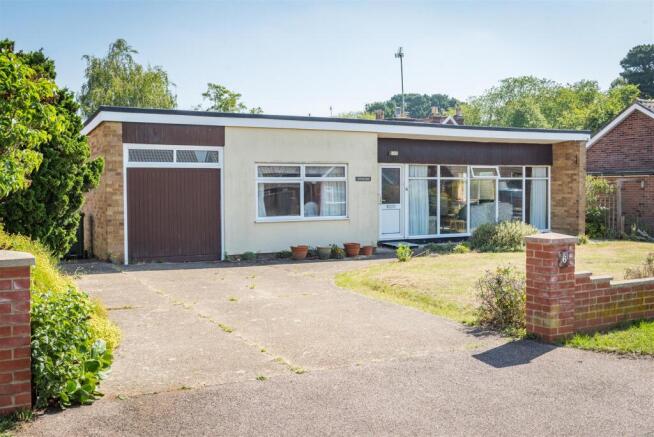 3 bed property, in Briarwood Road, £515,000