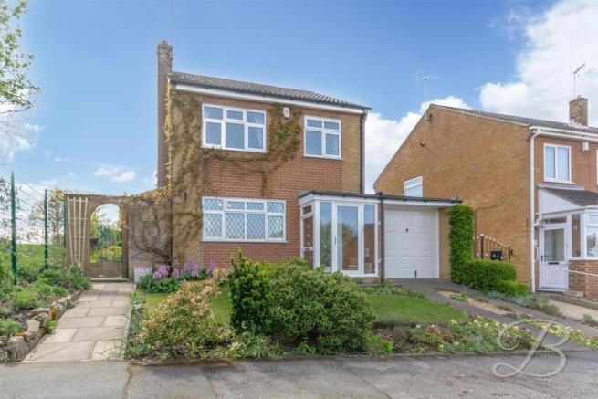 3 bed property, in Abbey Court, £245,000