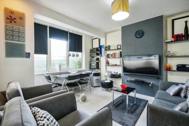 3 bed property, in Woodmansterne Road, £550,000
