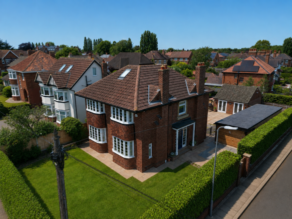 4 bed property, in Perth Grove, £600,000