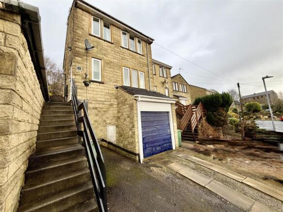 3 bed property, in Fullwood Drive, £235,000