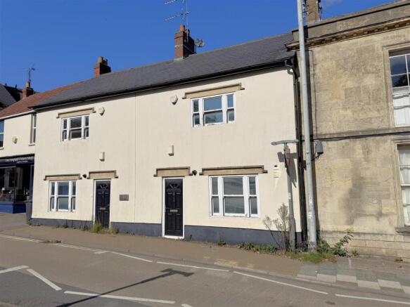 3 bed property, in Christchurch Street East, £200,000