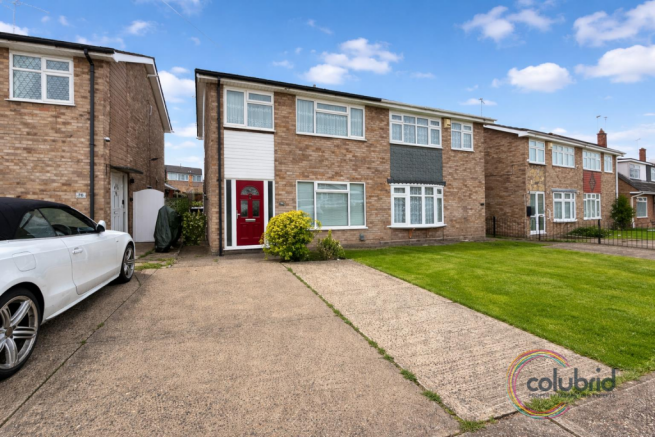 3 bed property, in Gardner Avenue, £350,000