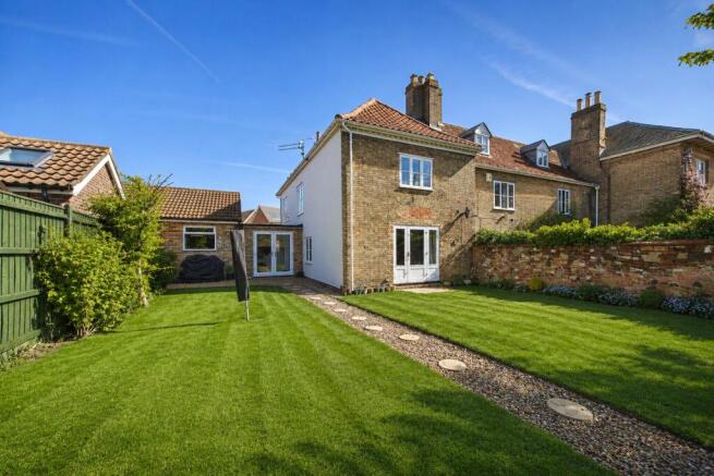 3 bed property, in Church Close, £400,000