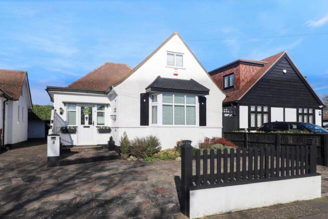3 bed property, in Park Avenue, £780,000