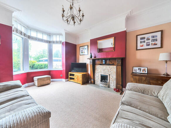 5 bed property, in Bradford Road, £475,000