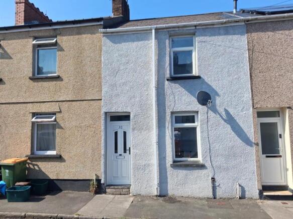2 bed property, in Jones Street, £165,000