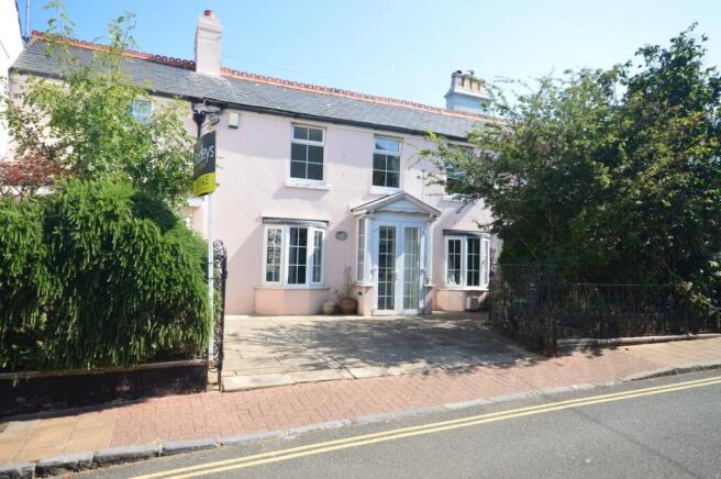 4 bed property, in The Green, £650,000