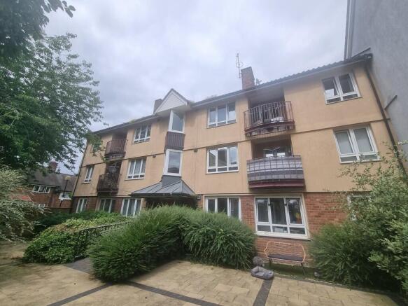 3 bed property, in 17 Essington Street, £170,000