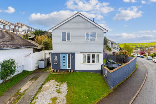 3 bed property, in Saffron Park, £410,000