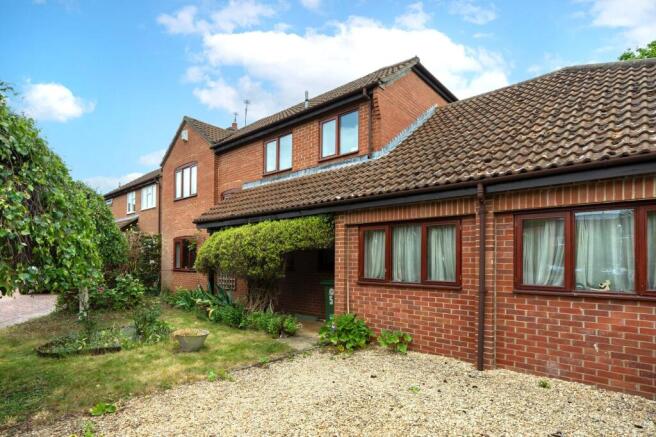 4 bed property, in Badgers Copse, £635,000