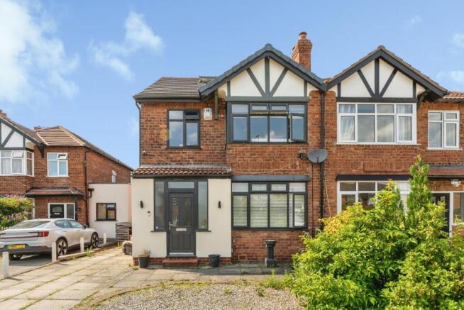 4 bed property, in Mannings Lane South, £425,000