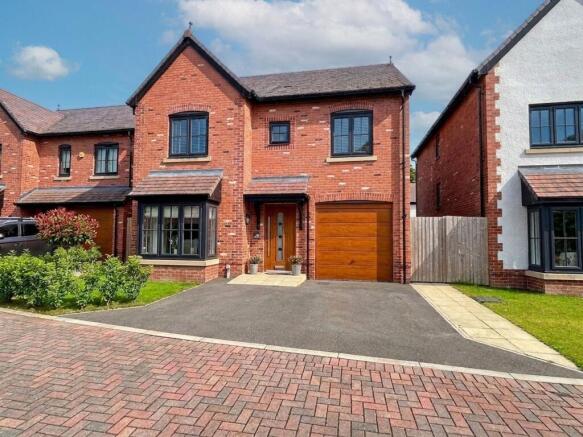 4 bed property, in Alder Way, £475,000