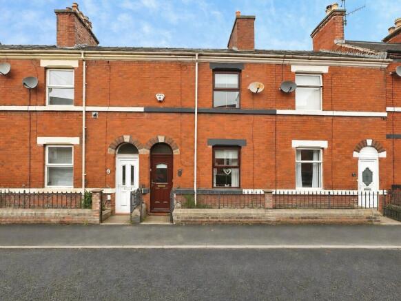 2 bed property, in Southbank Street, £150,000
