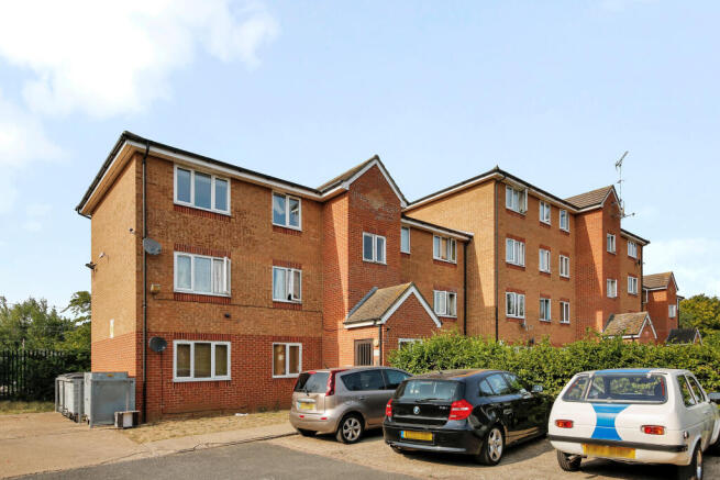 1 bed property, in Express Drive, £149,950