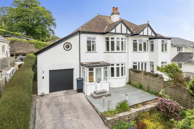 3 bed property, in Baileys Meadow, £525,000