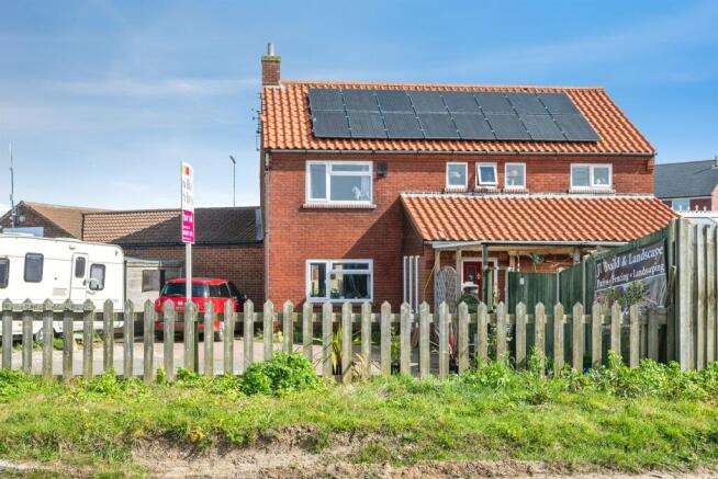 6 bed property, in Coast Road, £600,000