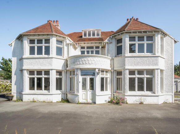 8 bed property, in Manora, £225,000