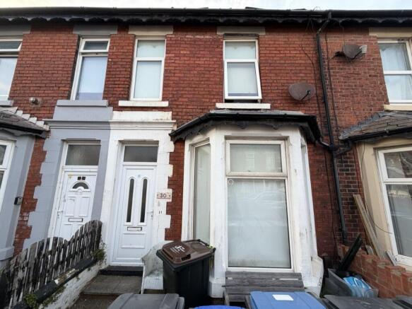 2 bed property, in Fisher Street, £58,000