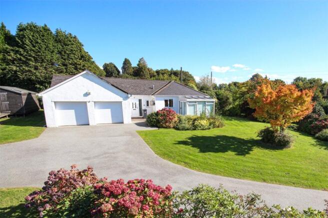 3 bed property, in Charmouth Road, £475,000