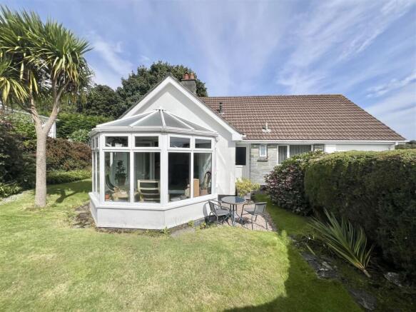4 bed property, in Springfield Close, £325,000