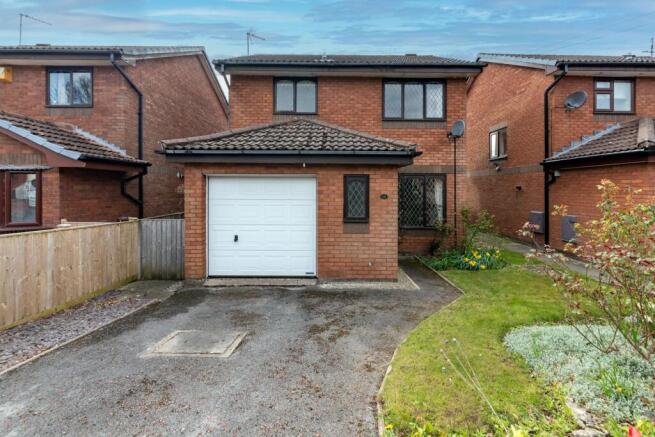 3 bed property, in Dwyfor Avenue, £260,000